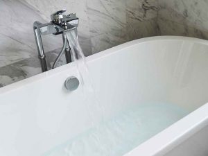 Badewanne Sachverständiger und Gutachter für Immobilien Bernd A. Binder